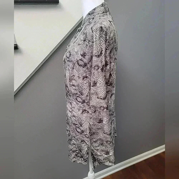 MELROSE STUDIO, 100% Silk button up Shirt Women's Size S Snake Skin Elegance - Picture 3 of 5